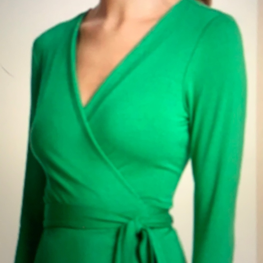 BCBGMaxAzria Bright green wrap dress. Petite Extra small.
